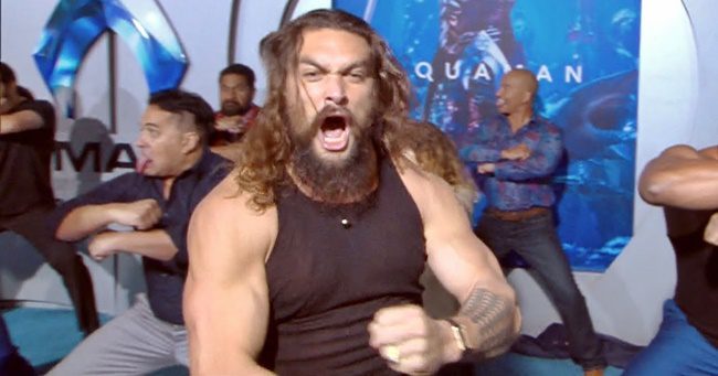 Elképesztő táncot nyomott Jason Momoa (videó)