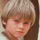 Alig fogod felismerni a Star Wars egykori gyereksztárját: mutatjuk, hogy néz ki most a kis Anakin