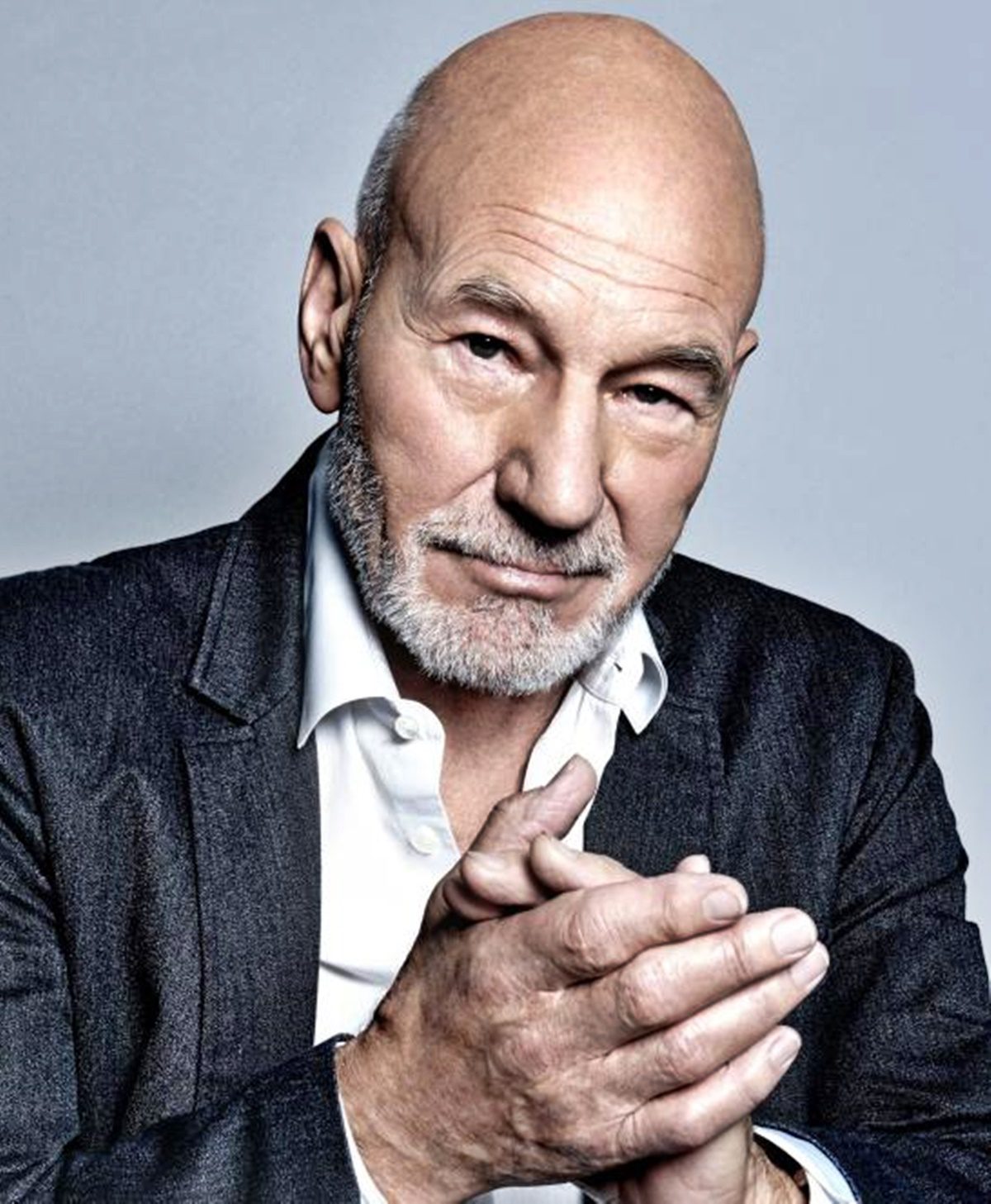 Meg kellett védenie édesanyját bántalmazó apjától - Patrick Stewart mögött fájdalmas múlt rejlik