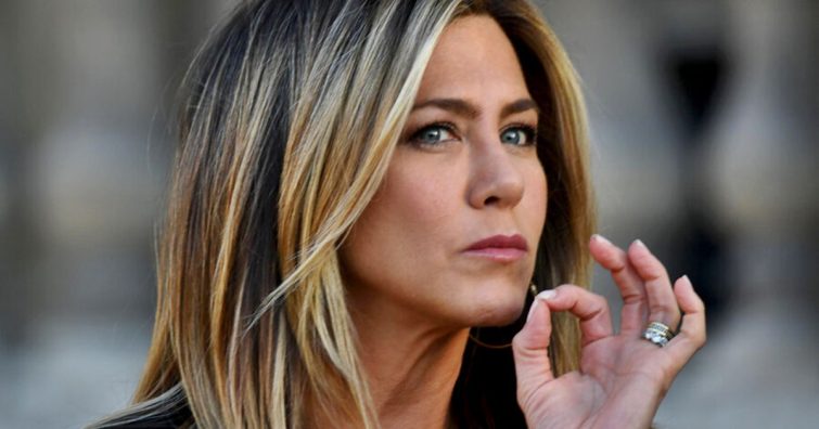 Így nézett ki Jennifer Aniston 18 évesen, a szalagavatós fotóján