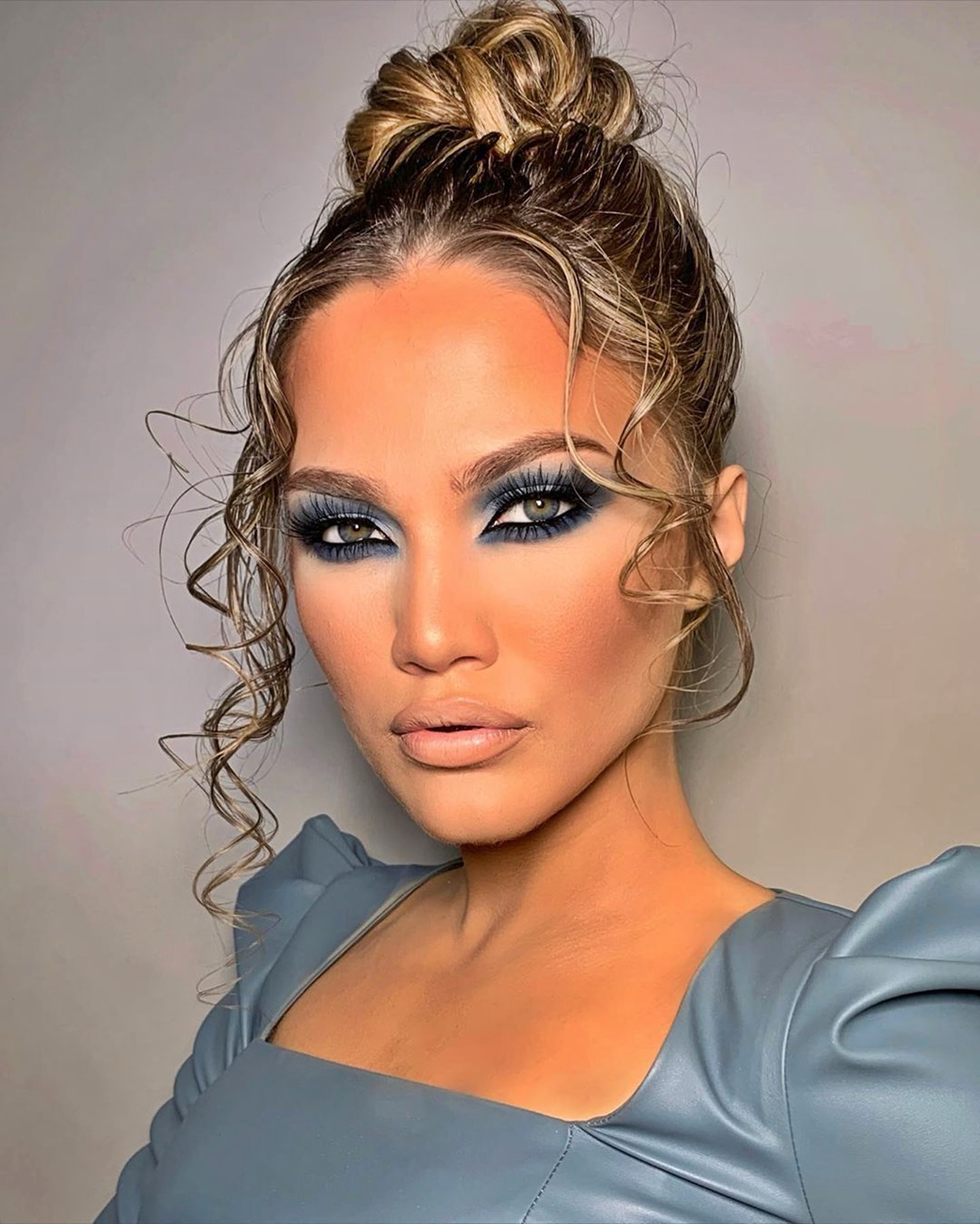 Jennifer Lopez 22 éves hasonmásán ámulunk: az orosz lány J-Lo tökéletes mása