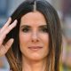 Ő Sandra Bullock ritkán látott fia - Friss fotókon a vagány Louis