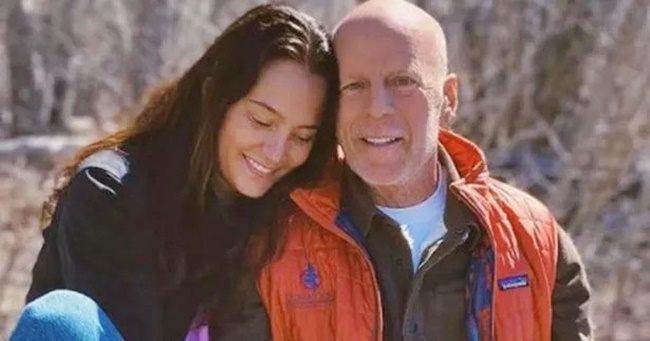 Bruce Willis felesége sírva könyörög a paparazzóknak, hogy hagyják már békén a férjét