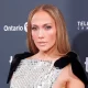 Le a kalappal! Jennifer Lopez 55 évesen is bomba formában van