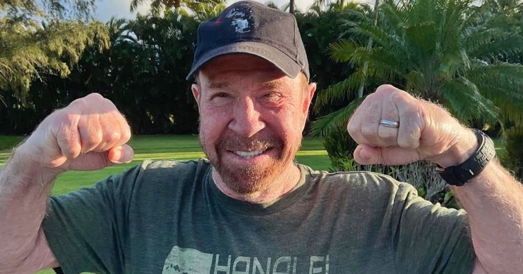 Chuck Norris a hit erejével állt ki az élet mellett – Nézd, mit idézett a Bibliából!