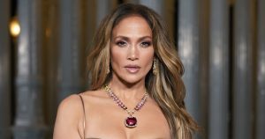 Így fest Jennifer Lopez smink nélkül, közvetlenül ébredés után: először rá sem ismertünk