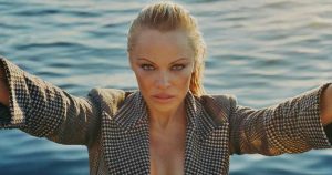 Így festett Pamela Anderson a beavatkozások előtt – Meg fogsz lepődni!