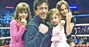 Hihetetlen dögös nővé érett Sylvester Stallone mindhárom lánya (Fotók!)