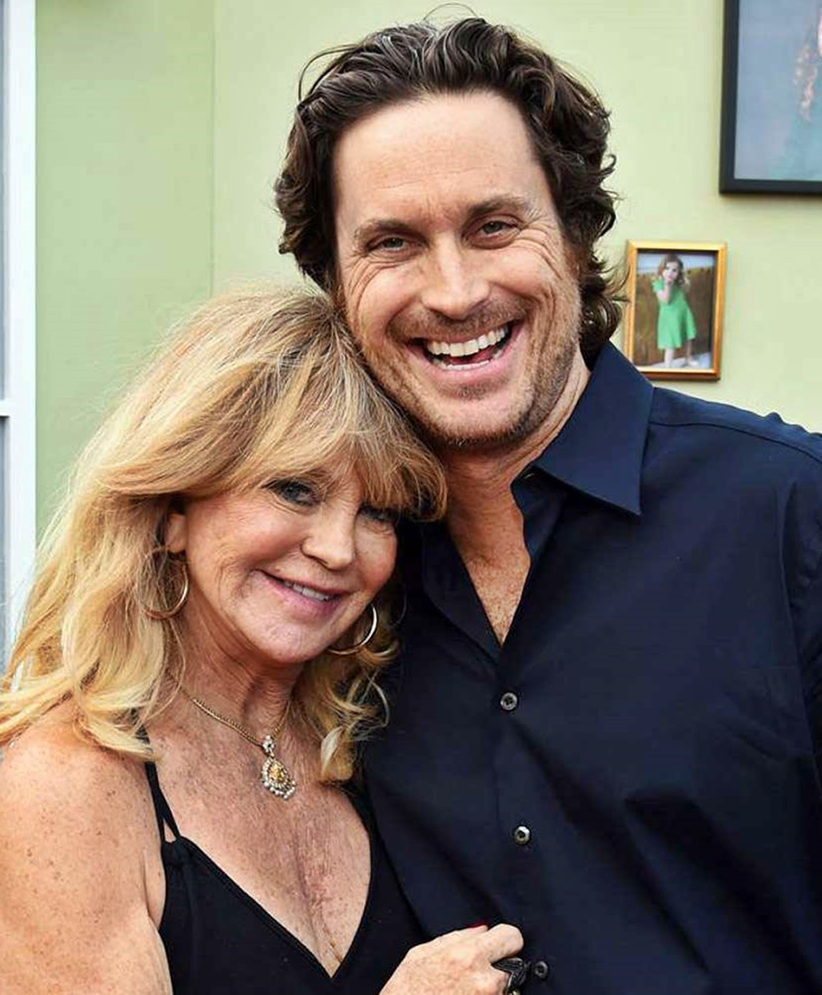 Kitalálod, hogy kinek a fia ez a szuperjóképű pasi? Az anyukája a 90-es évek legszebb színésznője volt - Oliver Hudson a legendás Goldie Hawn fia