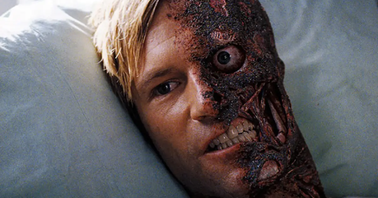 A tökéletes filmtrükk nyomában - Hogyan készült Harvey Dent arca? - Aaron Eckhart