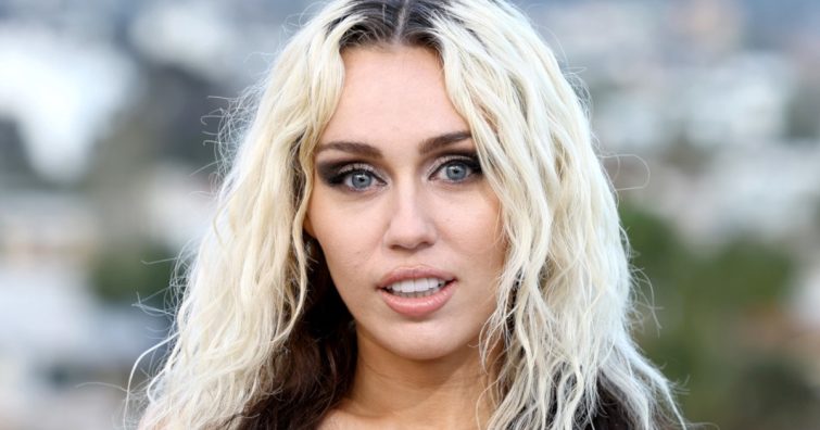 Miley Cyrus durván kiakadt, mikor megkérdezték, hogy miért nem akar gyereket szülni