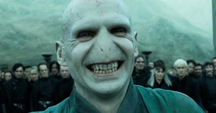 Te tudtad? A valóságban sokkal hátborzongatóbbra tervezték Voldemort külsejét, amit végül elvetettek - Ralph Fiennes