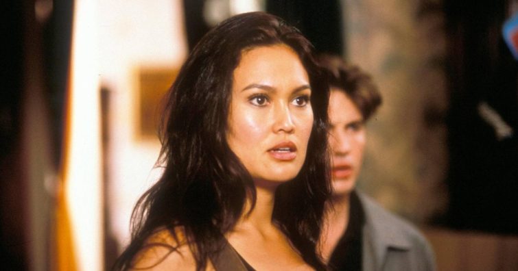 Tia Carrere fiatalkori, fürdőruhás képétől fölrobbant az internet! Ilyen bombanő volt a színésznő