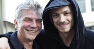 Emlékeztek Frank Wagner-re a Johan Falk című sorozatból? Ilyen sármos a most 45 éves színész - Joel Kinnaman