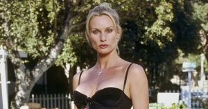 61 évesen is elképesztően dögös! Így néz ki ma Nicollette Sheridan, a Született feleségek szőke ciklonja