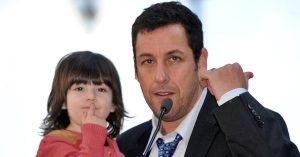 Emlékszel még Adam Sandler kisebbik lányára? Nézd, milyen gyönyörű tinédzser lett belőle! - Sunny Sandler