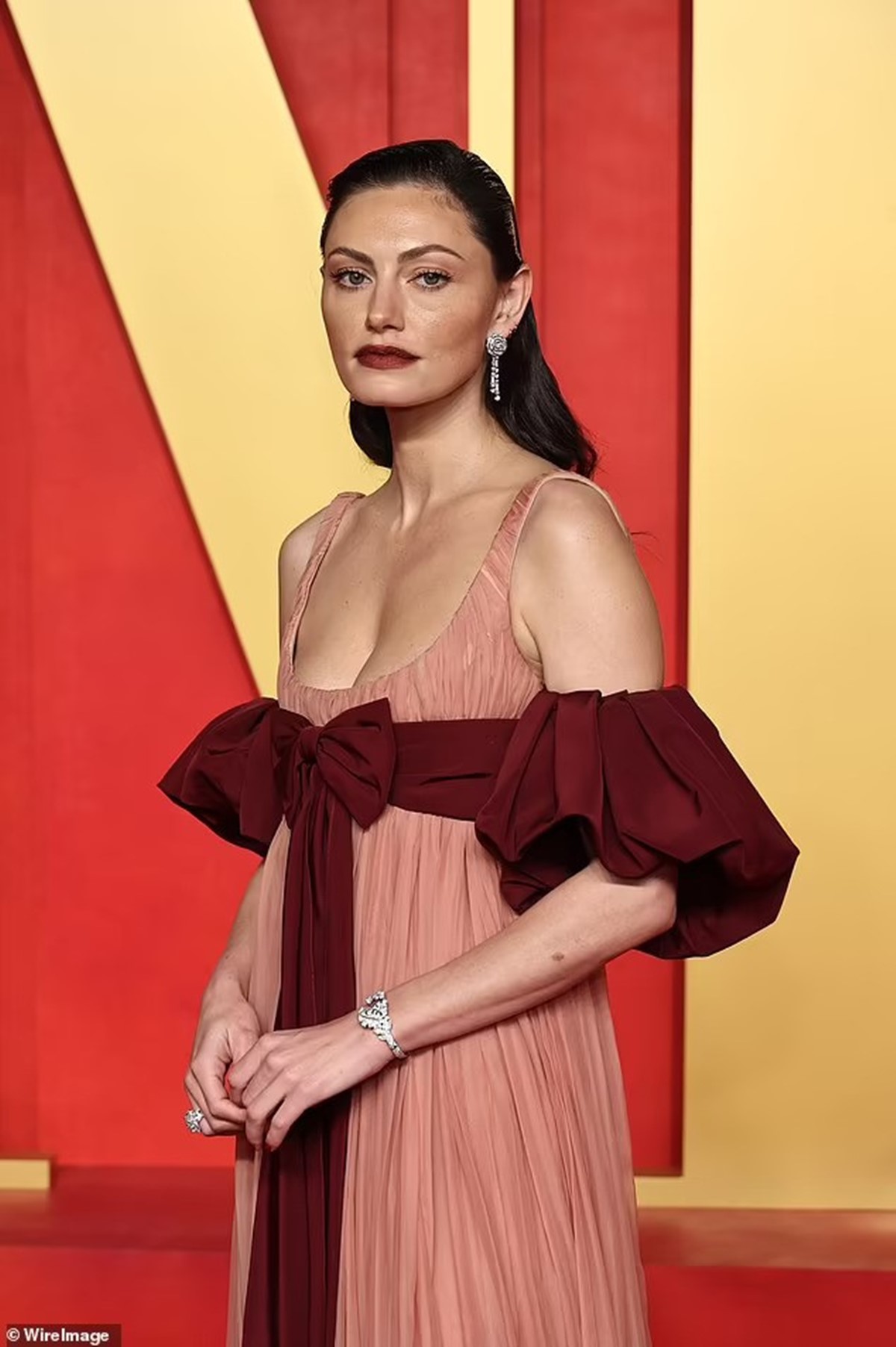 Felismered a képeken látható aranyos kislányt? Ma már 35 éves, gyönyörű színésznő lett belőle - Phoebe Tonkin